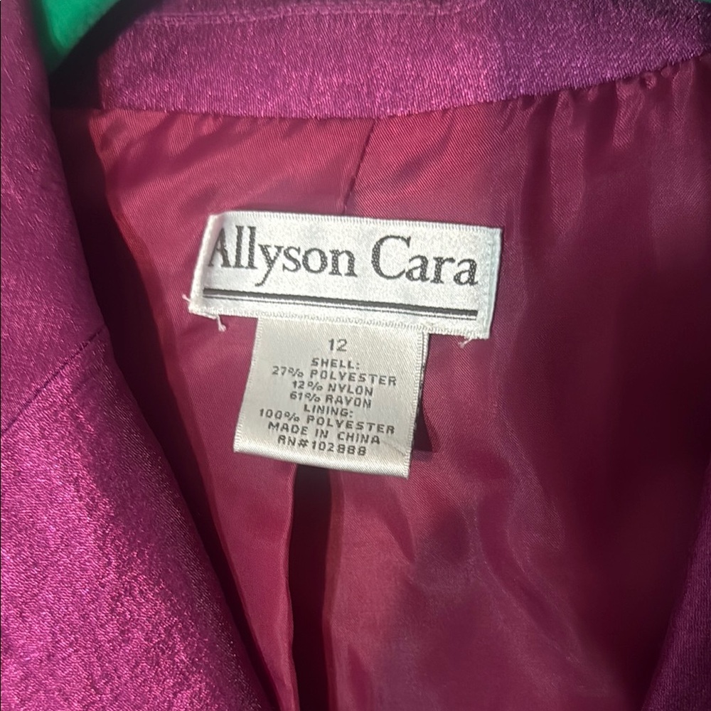 Elegant Women's Purple Blazer - Picture 10 of 10